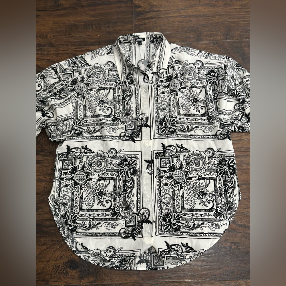 NWT women’s Express Monochrome Blouse - Picture 2 of 4